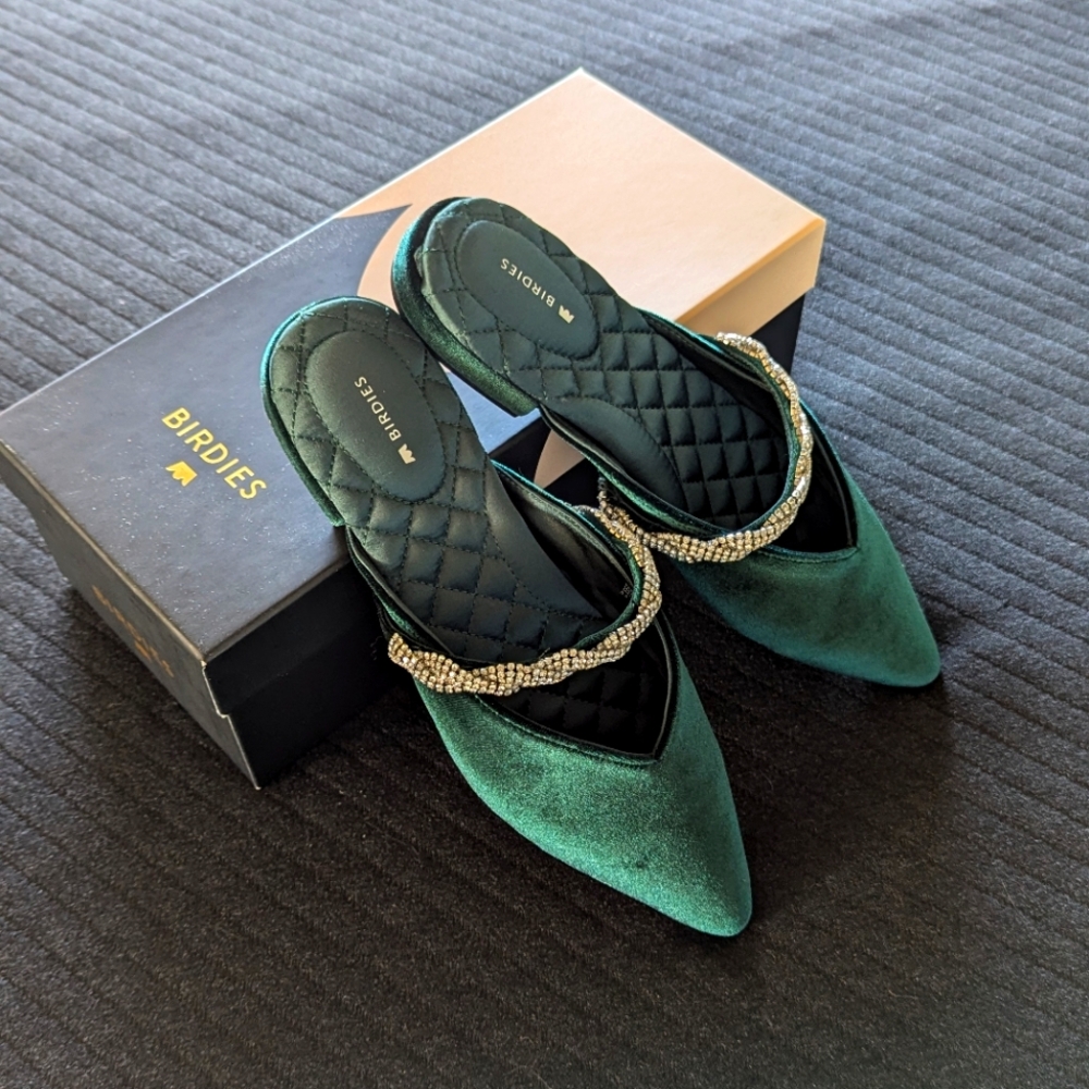 Birdies The Swan Emerald Crystal flats New in box 8.5
